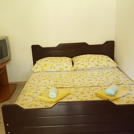 Apartments Mirakul Лопар Екстериор снимка