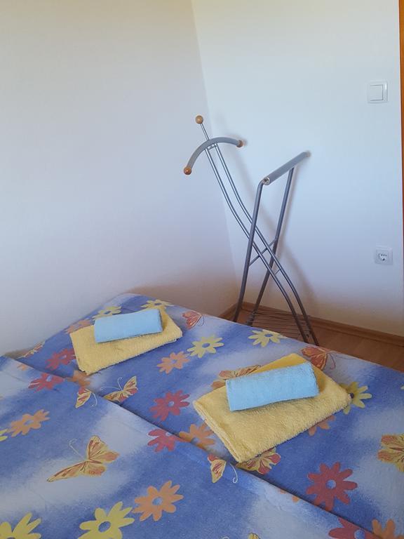 Apartments Mirakul Лопар Екстериор снимка