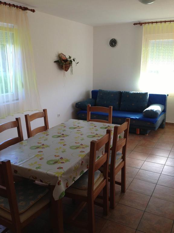 Apartments Mirakul Лопар Екстериор снимка