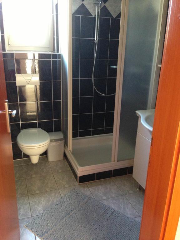 Apartments Mirakul Лопар Екстериор снимка