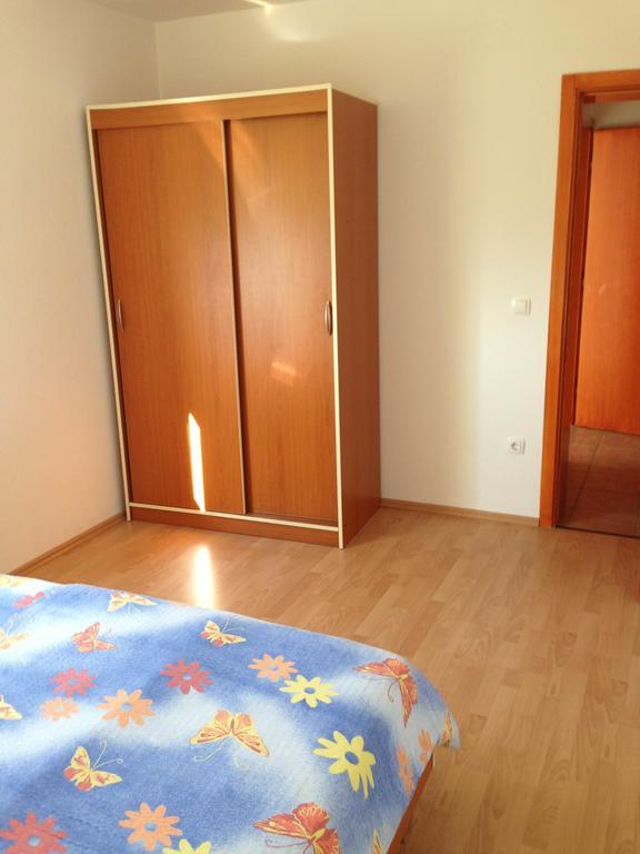 Apartments Mirakul Лопар Екстериор снимка