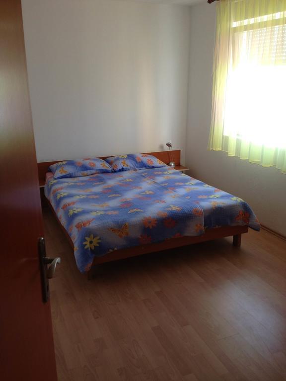 Apartments Mirakul Лопар Екстериор снимка