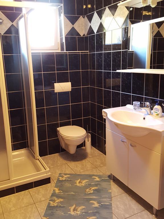 Apartments Mirakul Лопар Екстериор снимка