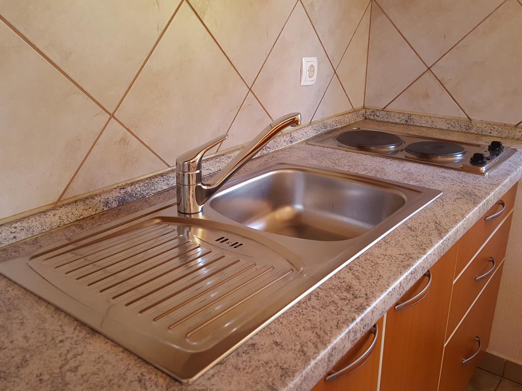 Apartments Mirakul Лопар Екстериор снимка