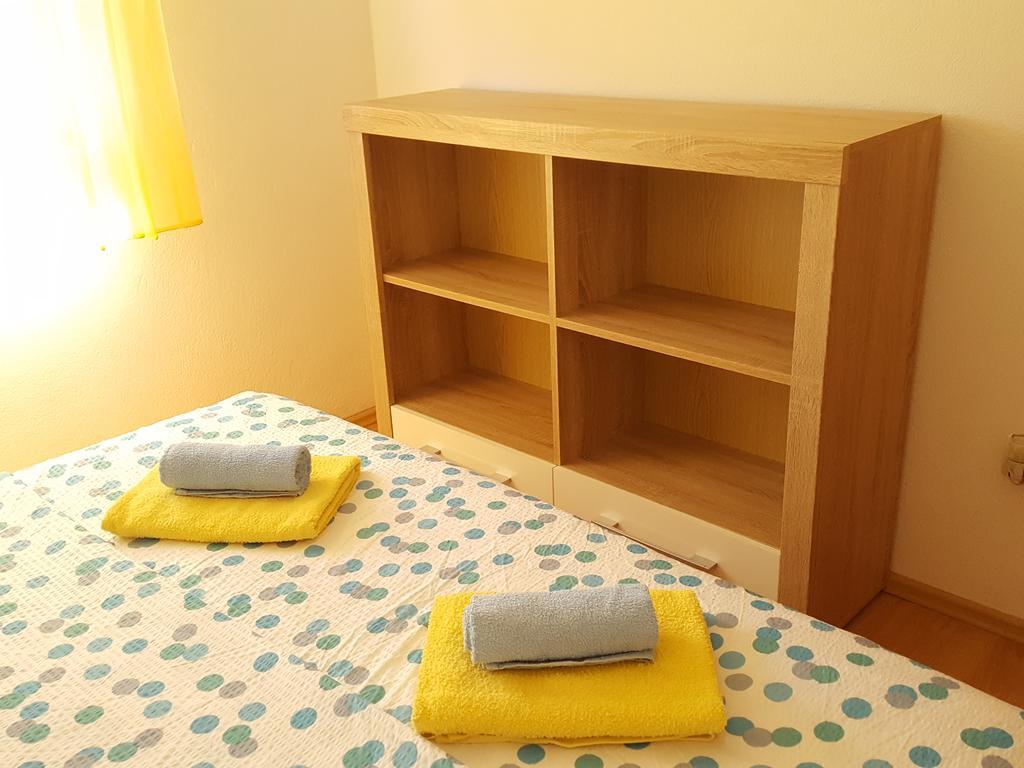 Apartments Mirakul Лопар Екстериор снимка