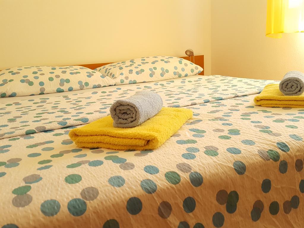 Apartments Mirakul Лопар Екстериор снимка