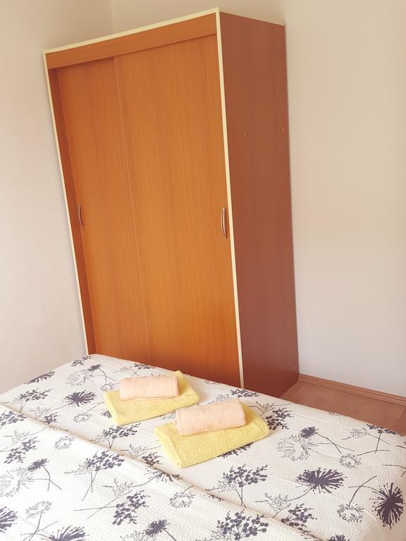 Apartments Mirakul Лопар Екстериор снимка