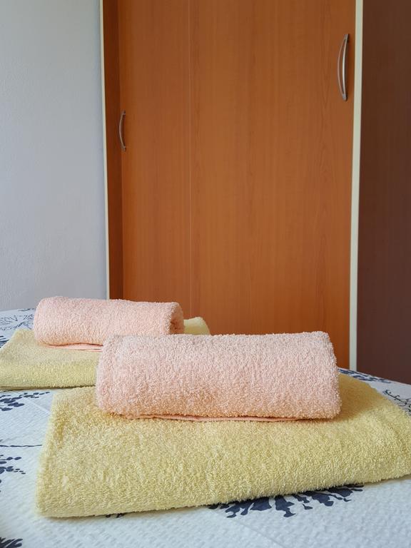 Apartments Mirakul Лопар Екстериор снимка