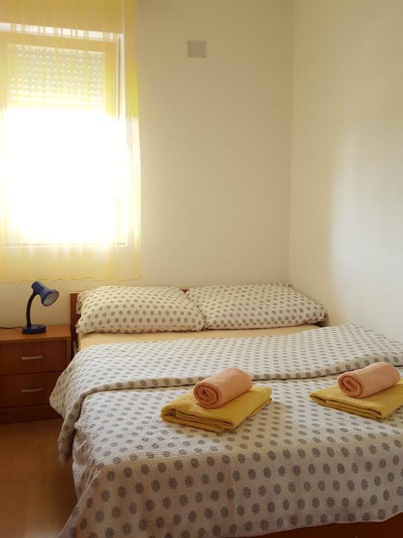 Apartments Mirakul Лопар Екстериор снимка