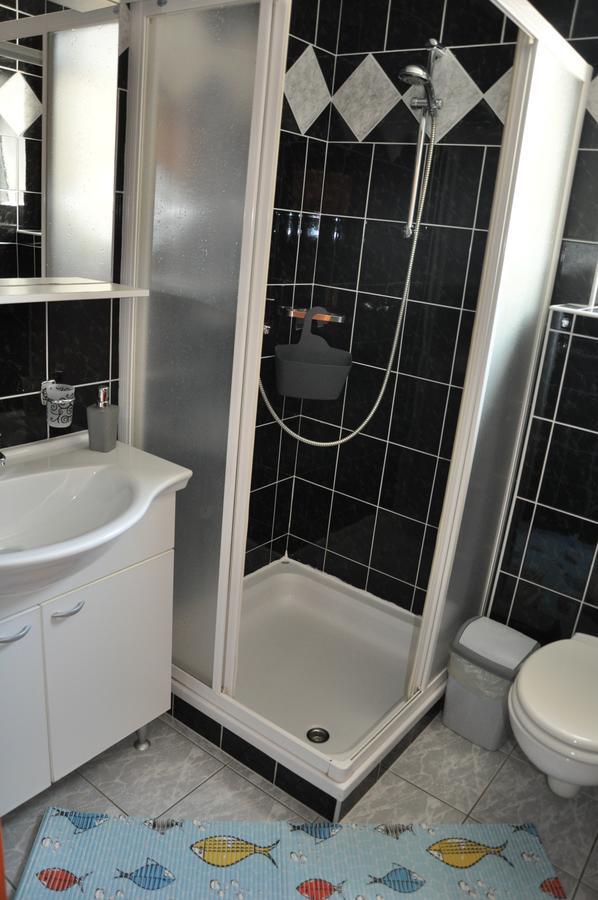 Apartments Mirakul Лопар Екстериор снимка