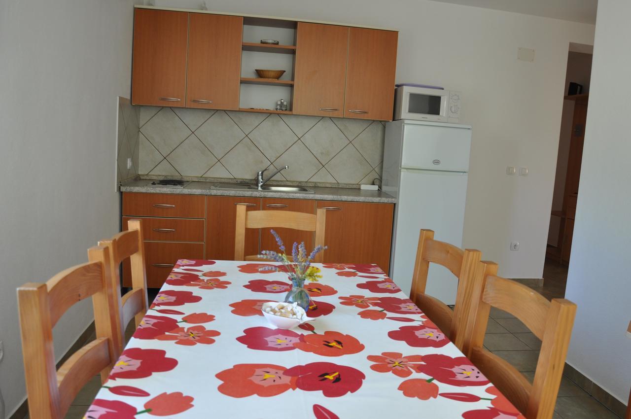 Apartments Mirakul Лопар Екстериор снимка