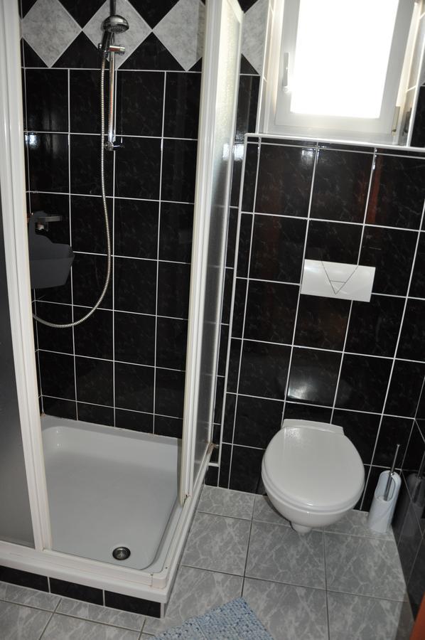 Apartments Mirakul Лопар Екстериор снимка