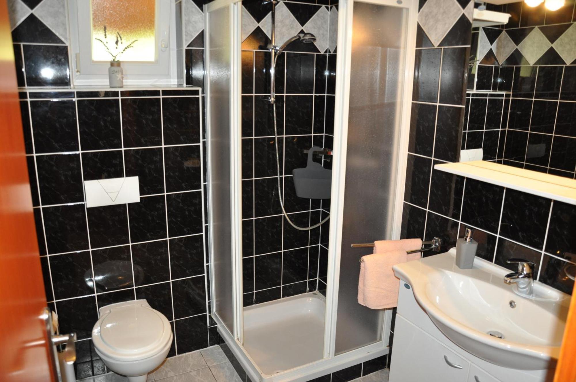 Apartments Mirakul Лопар Екстериор снимка