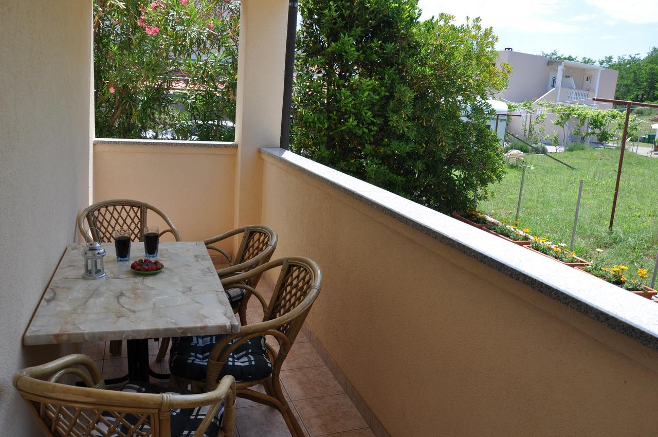 Apartments Mirakul Лопар Екстериор снимка